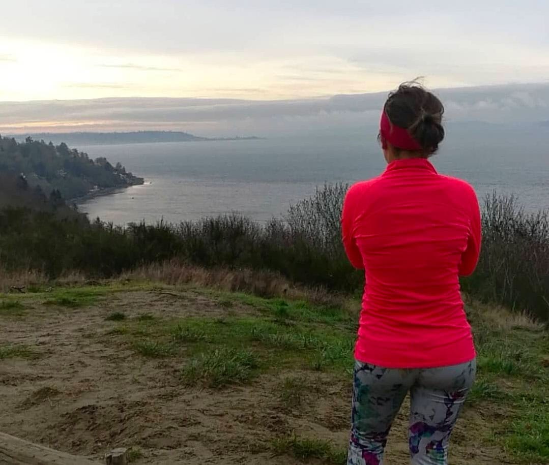 bothell-play-discovery-park-bluff-runner-overlooking-puget-sound